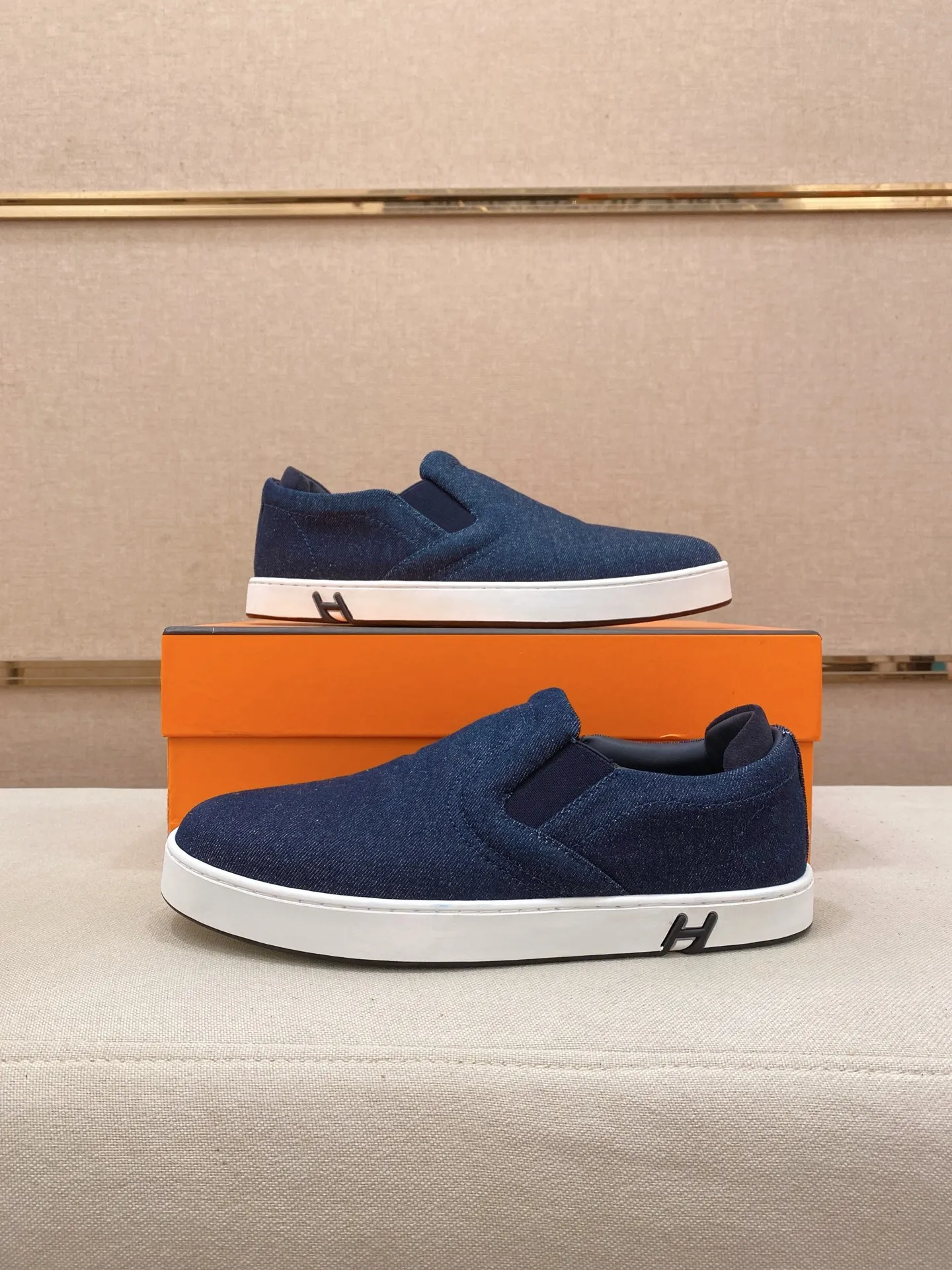 Men's clothing and shoes💰: 442💰《HERMES》【Classic original single version】Hermès; top 🔝purchase agent🔍🔍men's latest 🇺🇸 counter sales simultaneously, imported from Italy original ▲▲cowhide ▲▲ (high-end, nobility, class) ) Exquisite workmanship (Italian 🇮🇹 imported water-dyed 🐂 cowhide lining) sole: original sole provided by the original factory, ⚠️exclusive double-layer activity·TPR·rubber·combined molded outsole; super comfortable·wear-resistant·non-slip·environmental protection The real thing is more beautiful if you take the real thing (high quality, follow the order). You can enter and exit the counter at will * Number of yards: 38-44 (45 can be customized and cannot be returned or exchanged)